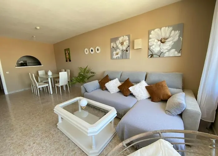 Lovely 1 Bedroom With Sea Views And Pool Lägenhet *