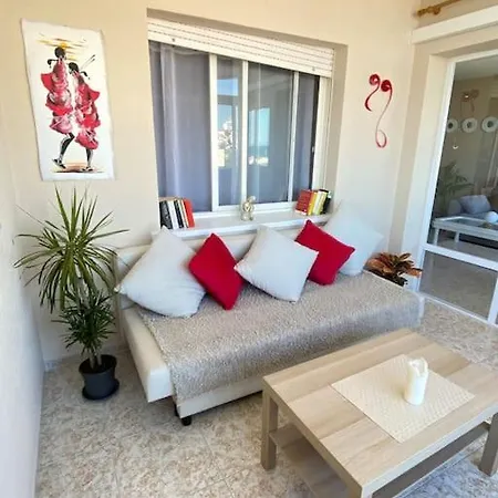 Lovely 1 Bedroom With Sea Views And Pool