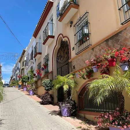 Lovely 1 Bedroom With Sea Views And Pool Lägenhet