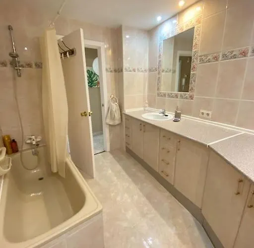 Lovely 1 Bedroom With Sea Views And Pool Appartamento Estepona