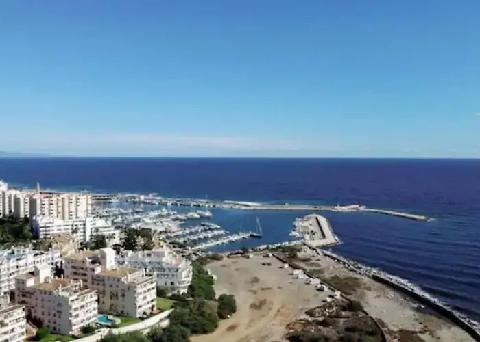 Appartamento Lovely 1 Bedroom With Sea Views And Pool