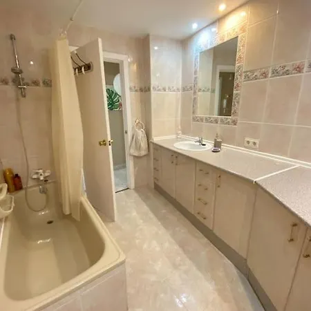 Lovely 1 Bedroom With Sea Views And Pool דירה אסטפונה