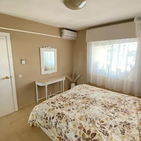 דירה Lovely 1 Bedroom With Sea Views And Pool