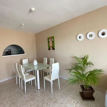 Daire Lovely 1 Bedroom With Sea Views And Pool