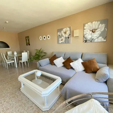 Lovely 1 Bedroom With Sea Views And Pool Daire *